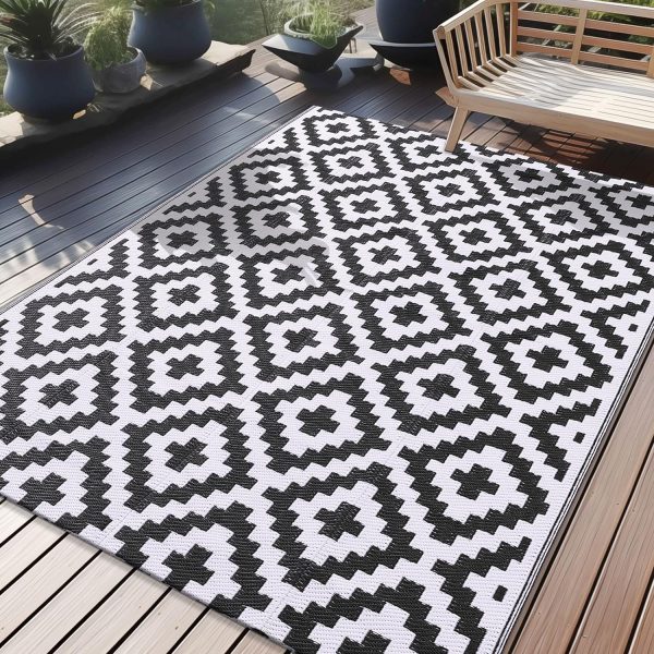 OLANLY Waterproof Outdoor Rug 5x8 ft in Black & White